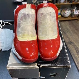 Air Jordan XIX size 9 white chrome varsity red